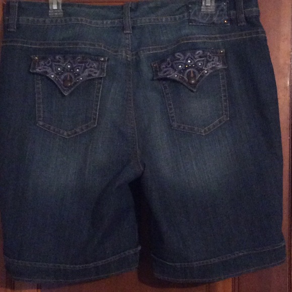 Code blue Bermuda shorts like new - Picture 2 of 2
